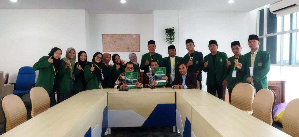 Penandatanganan MOU - Penandatanganan MOU dengan Pusat Studi Islam UII