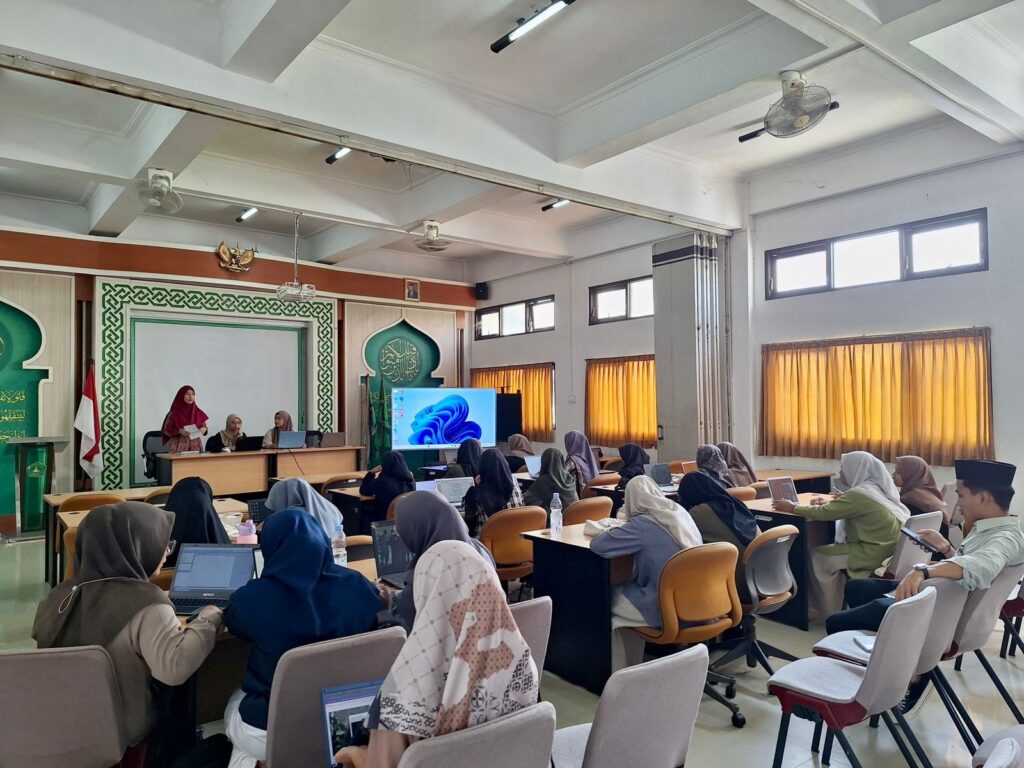 WhatsApp Image 2024 06 13 at 15.29.22 - Pelatihan Pengelolaan Referensi, Pencarian dan Analisis Sitasi: Mahasiswa Magister PGMI UIN Sunan Kalijaga Berkontribusi dalam Kegiatan Field Study