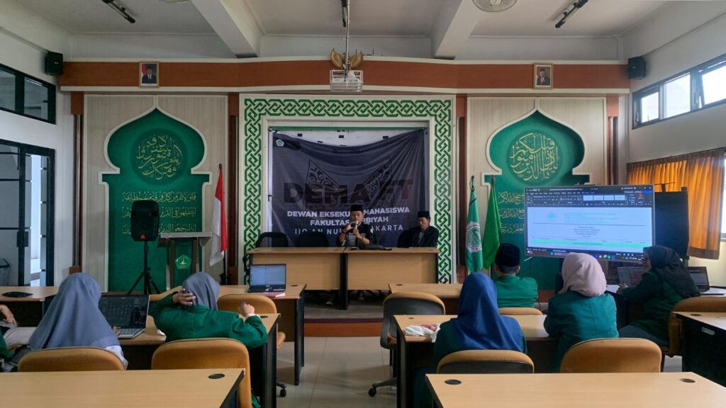 WhatsApp Image 2024 07 18 at 16.27.08 1 - DEMA Fakultas Tarbiyah dan HMPS PGMI IIQ An Nur Yogyakarta Gelar Sarasehan dan Up Grading