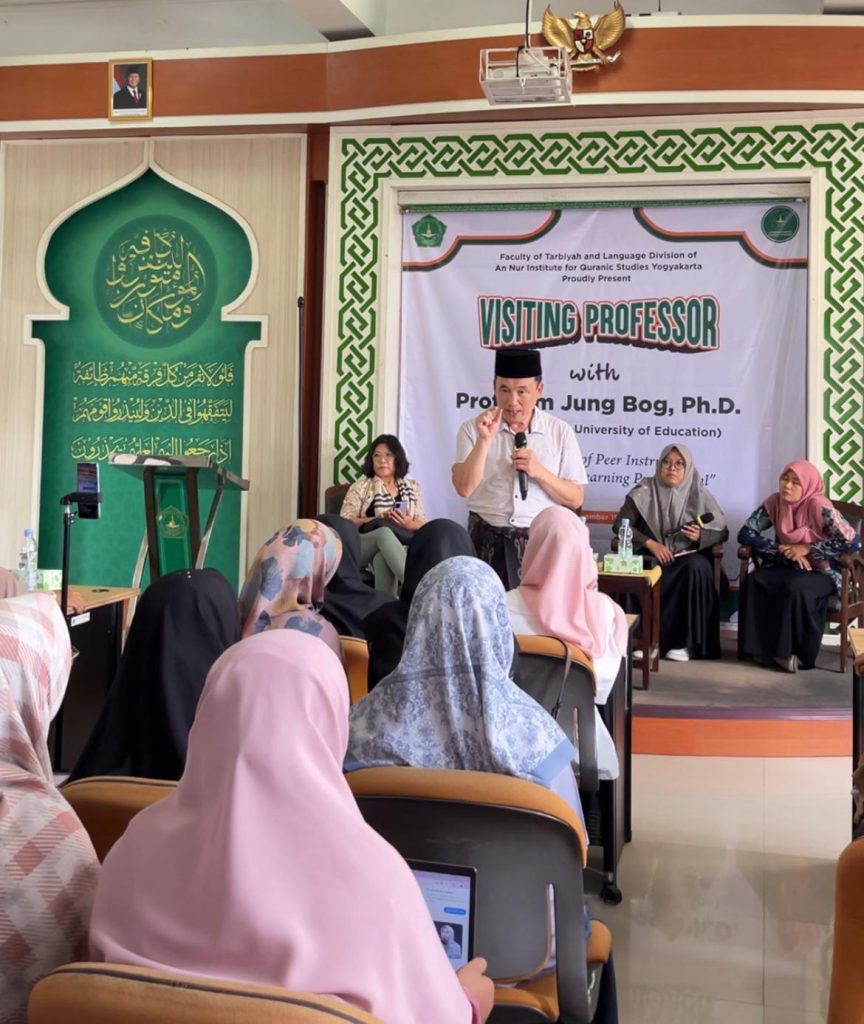 WhatsApp Image 2024 11 19 at 16.45.59 3 - Perdalam Wawasan tentang Model Pembelajaran Peer Instruction and Tutorial, Fakultas Tarbiyah dan Lembaga Bahasa Institut Ilmu Al-Qur’an An Nur Yogyakarta Selenggarakan Visiting Professor