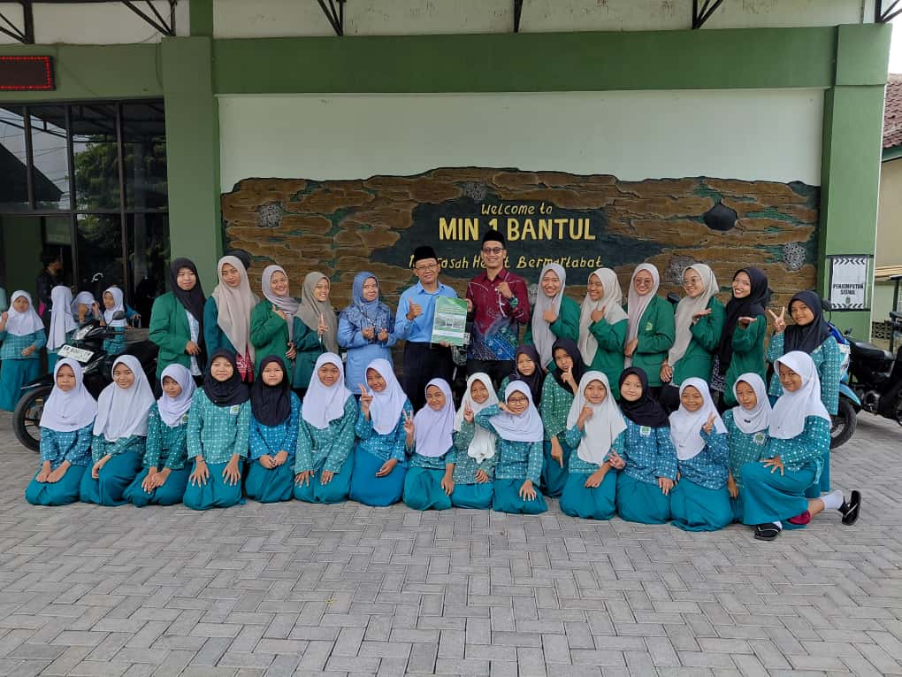 WhatsApp Image 2025 09 19 at 10.49.28 AM 1 - Mahasiswa PPL Fakultas Tarbiyah Resmi Ditarik, Nindy: Semoga Mereka Siap Jadi Guru Profesional Abad 21