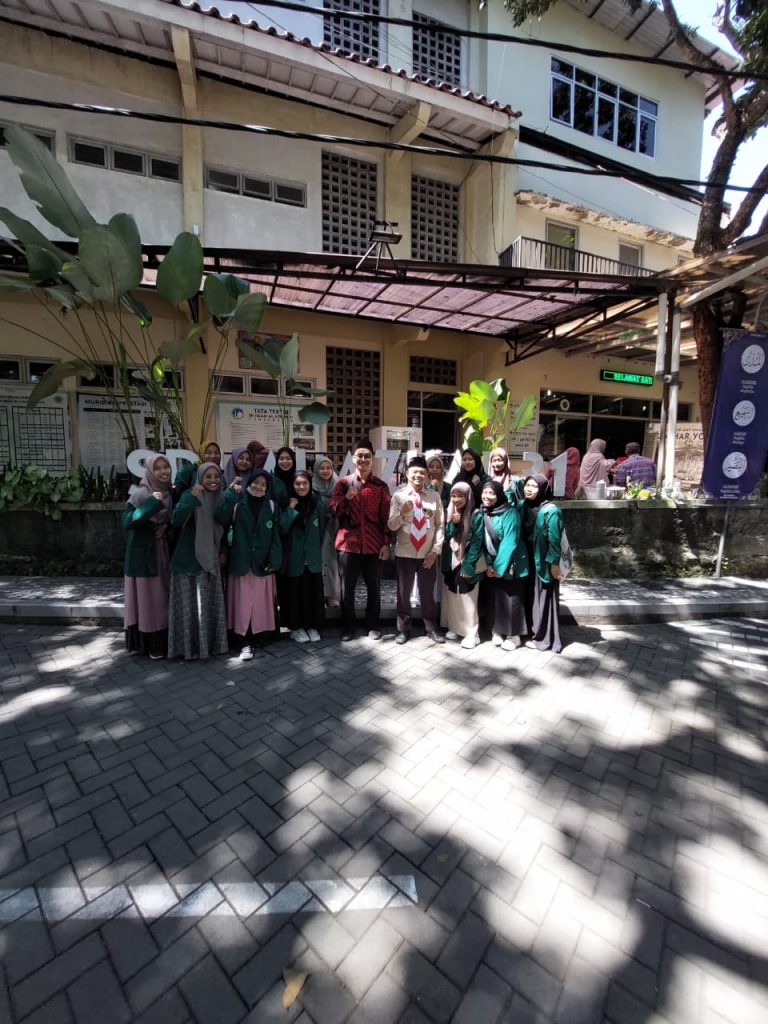 WhatsApp Image 2025 11 03 at 7.03.35 PM 1 - PGMI IIQ AN NUR YOGYAKARTA DATANGKAN KEPALA SDI AL AZHAR 31 YOGYAKARTA DALAM KEGIATAN VISITING LECTURER