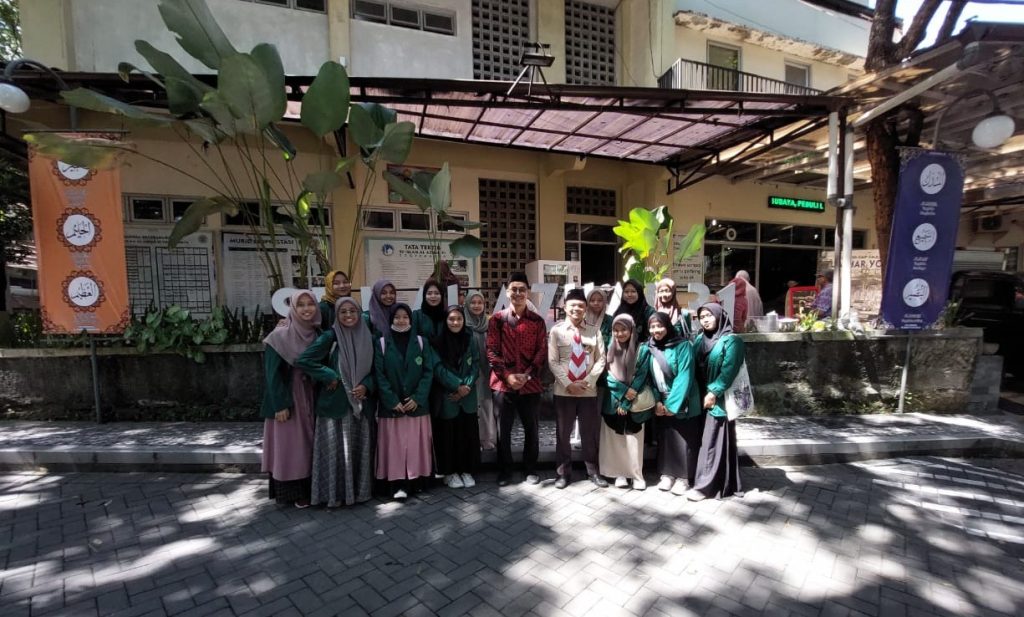 WhatsApp Image 2025 11 03 at 7.03.35 PM 2 1 - PGMI IIQ AN NUR YOGYAKARTA DATANGKAN KEPALA SDI AL AZHAR 31 YOGYAKARTA DALAM KEGIATAN VISITING LECTURER