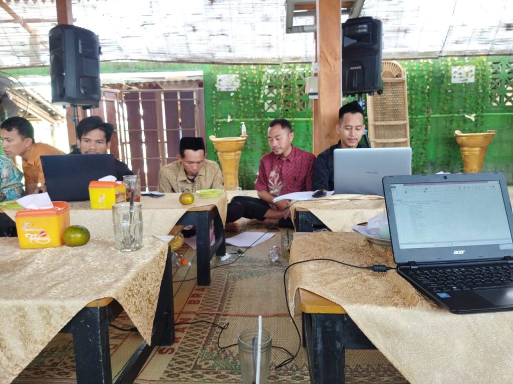 WhatsApp Image 2025 11 04 at 17.32.07 - Bersinergi untuk Kemajuan! Rapat Pimpinan Fakultas Tarbiyah IIQ An Nur Mantapkan Langkah Bersama Menuju Pembelajaran Unggul Berbasis OBE