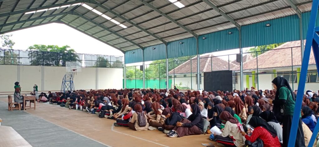WhatsApp Image 2026 08 06 at 1.54.30 PM - Mahasiswi PLP IIQ An Nur Yogyakarta Dampingi Pembinaan Fikih Ubudiyah Siswi SMAN 1 Sewon