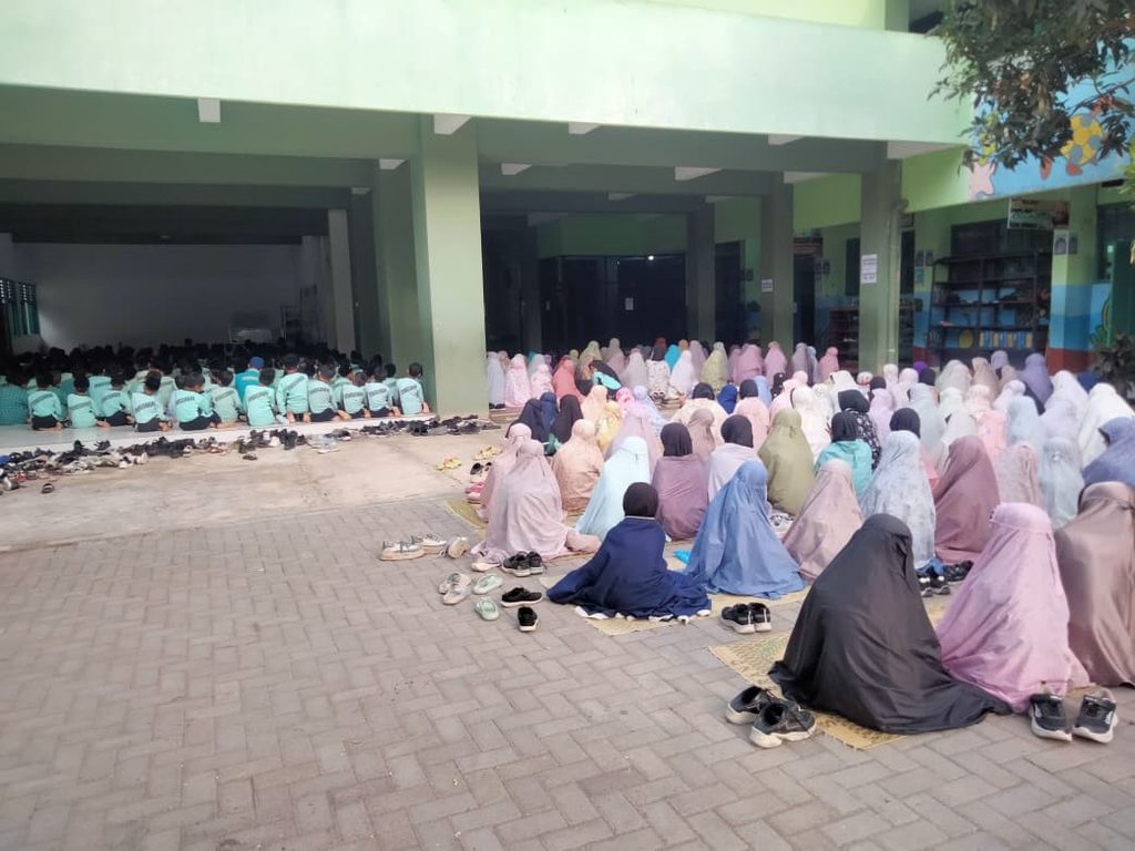 Pembiasaan Salat Dhuha Berjamaah di MIN 1 Bantul: Upaya Mengukuhkan Karakter Religius Siswa Bersama Mahasiswa PLP IIQ An Nur Yogyakarta 2 min 1 - Pembiasaan Salat Dhuha Berjamaah di MIN 1 Bantul: Upaya Mengukuhkan Karakter Religius Siswa Bersama Mahasiswa PLP IIQ An Nur Yogyakarta